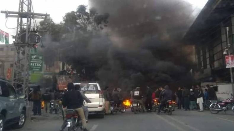 جی بی اے2 گلگت2 کے نتائج پر پیپلز پارٹی کا احتجاج  ،گاڑیاں نذر آتش