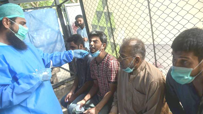 کراچی میں کورونا کیسز کی شرح خطرناک حد تک پہنچ گئی..!!!