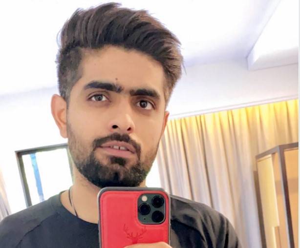 با بر اعظم کی مبینہ گرل فرینڈ کے الزامات کے بعد سوشل میڈیا پر پہلی پوسٹ