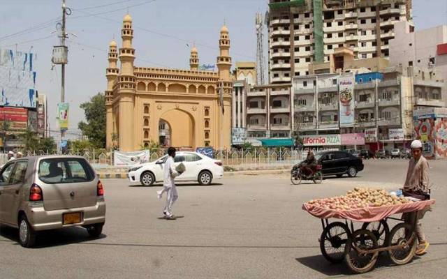 کراچی،کورونا زدہ علاقوں میں شہریوں کی سمارٹ لاک ڈاﺅن کی خلاف ورزیاں
