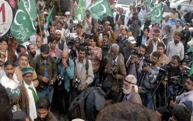 عمران خان چیئرمین نیب کو بلیک میل کر رہا ہے،محمود شاہ
