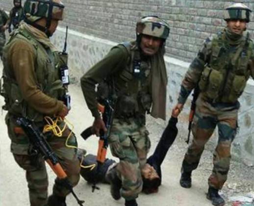 مقبوضہ کشمیر: بھارتی فوجی افسرپر 3 مزدوروں کےقتل کا الزا م، چا رج شیٹ عدالت پیش