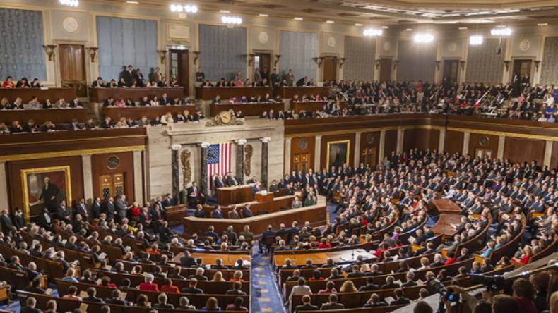 100 سے زائد ارکان کانگریس کا ٹرمپ کو فوری عہدے سے ہٹانے کا مطالبہ