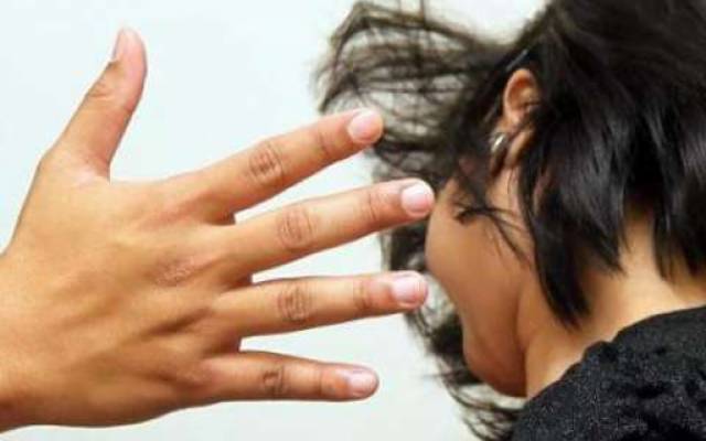 سیالکوٹ،14 سالہ گھریلو ملازمہ پر تشدد،مالکان گرفتار
