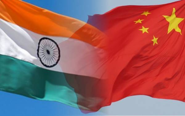  ہمالیہ سرحد پر چینی اور بھارتی ٹینک آمنے سامنے