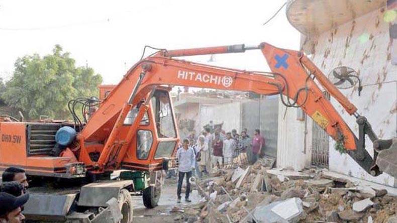 کراچی: تجاوزات کیخلاف آپریشن، حلیم عادل شیخ کا فارم ہاؤس گرا دیا گیا