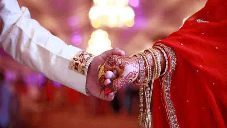 بھارت:  کم عمر مسلمان لڑکی کو کسی بھی پسند کے لڑکے سے شادی کی اجازت
