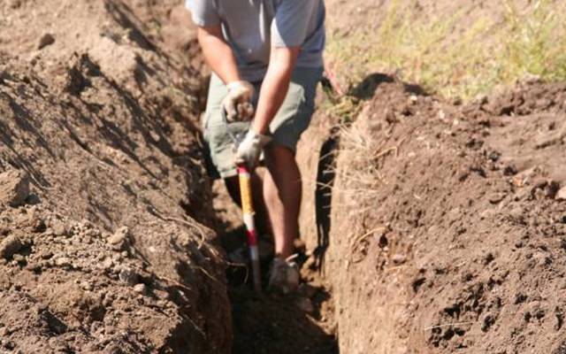 امریکا،قبر کھودتے گورکن 7 فٹ ملبے تلے  دفن ہو گیا