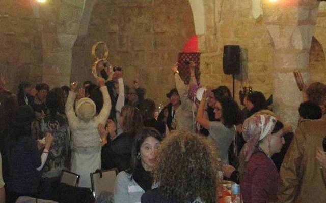  29 فلسطینیوں کو دوران نماز شہید کرنےوالے یہودی کی قبر پر شراب کی محفل ، ناچ ناچ کر خراج عقیدت پیش کیا گیا