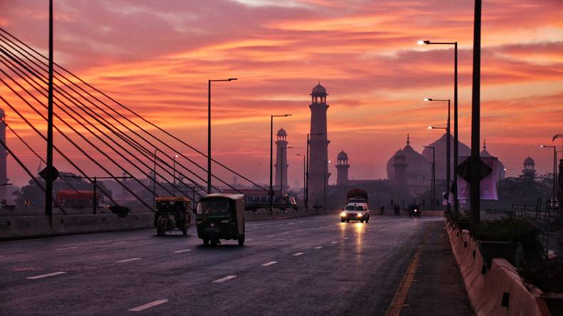 جنے لاہور نیئں ویکھیا او جمیاں نیئں۔۔۔۔!