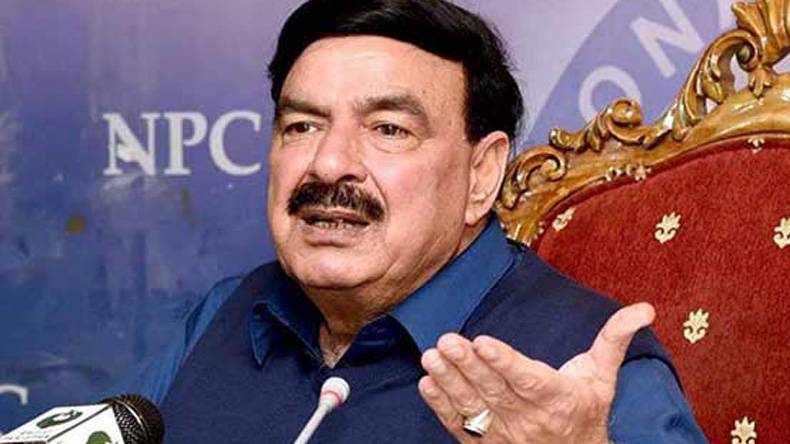 وزیراعظم سے مصافحہ ہوچکا تھا۔۔ شیخ رشید نے تصویر جاری کردی
