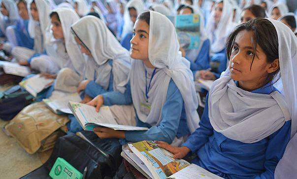 تعلیمی ادا روں میں بہار کی چھٹیوں کا اعلان، سکولز فیڈریشن نے مخا لفت کر دی