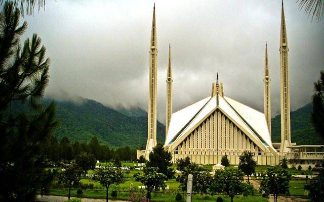 شاہ فیصل مسجد کھول دی گئی.. نمازیوں کی آمد شروع