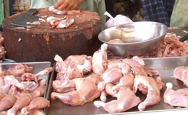 کراچی: پولٹری کی قیمتیں بےقابو،گوشت 420کلو فروخت