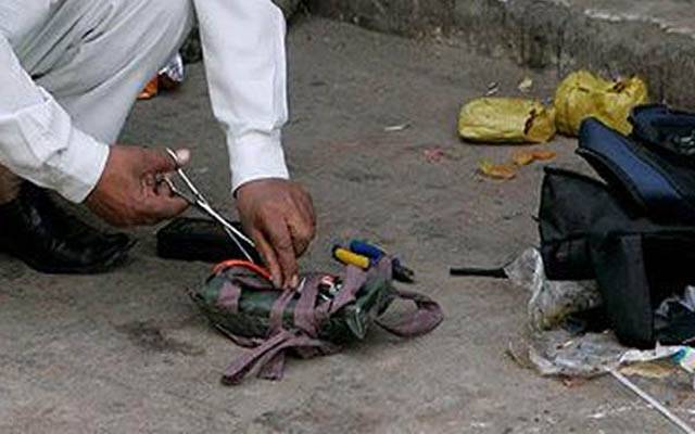 کراچی :گرفتار دہشتگردکی نشاندہی پرموٹرسائیکل میں نصب بم ناکارہ بنادیا گیا