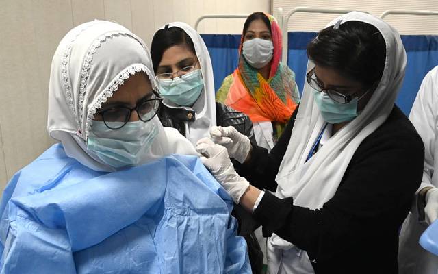 کورونا ویکسین لگانے کے عمل میں پاکستان پیچھے نہیں بہت پیچھے رہ گیا