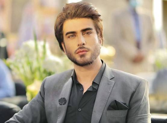 اداکارعمران عباس کا قصیدہ بردہ شریف سوشل میڈیا پر وائرل