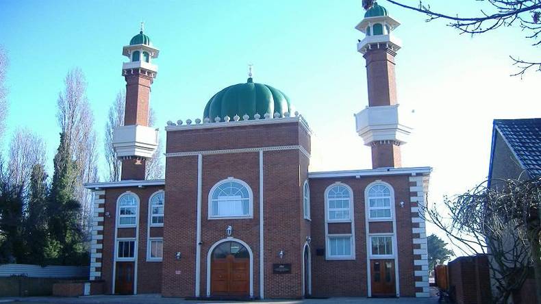 انگلینڈ: مسجد  میں نماز  پڑھنے سے روکنے پر خواتین ناراض