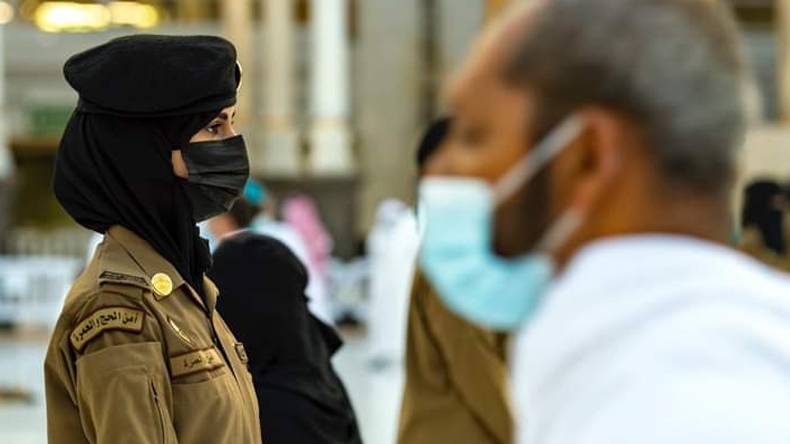 تاریخ میں پہلی مرتبہ مسجد الحرام میں خواتین سکیورٹی اہلکار تعینات