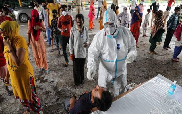 بھارت۔ کورونا کے مزید ساڑھے 3 لاکھ کیسز۔ 10 پروفیسر بھی چل بسے