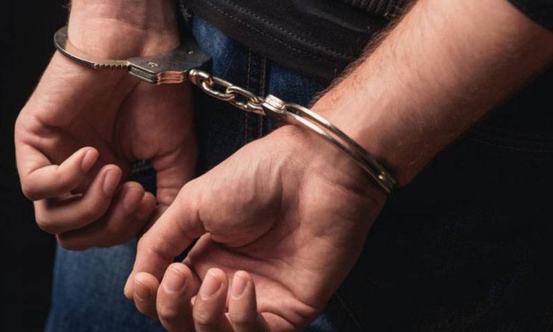 ایک ساتھ 35 خواتین سے عشق۔۔جعلساز گرفتار
