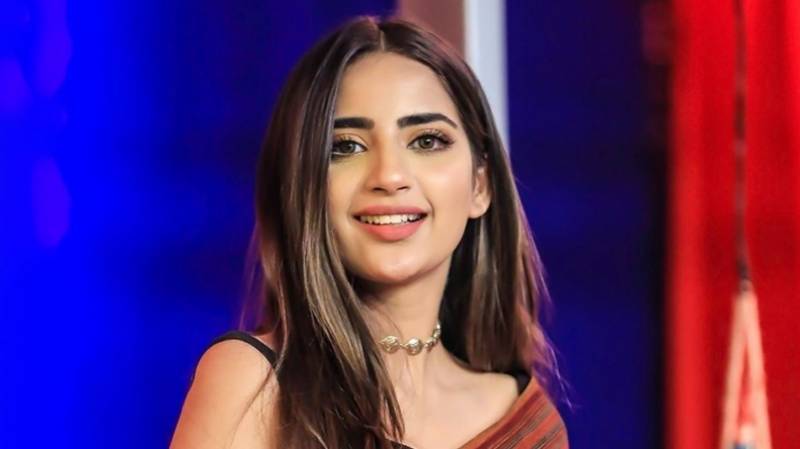 میں چاہتی ہوں تم میری طرف جھکی نگاہوں سے دیکھو۔۔صبور علی کا عامر لیاقت سے مطالبہ