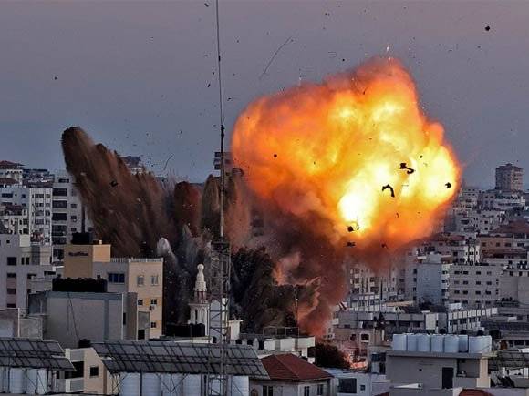 اسرائیل کے وحشیانہ فضائی حملے.. شہدا کی تعداد 137 تک پہنچ گئی