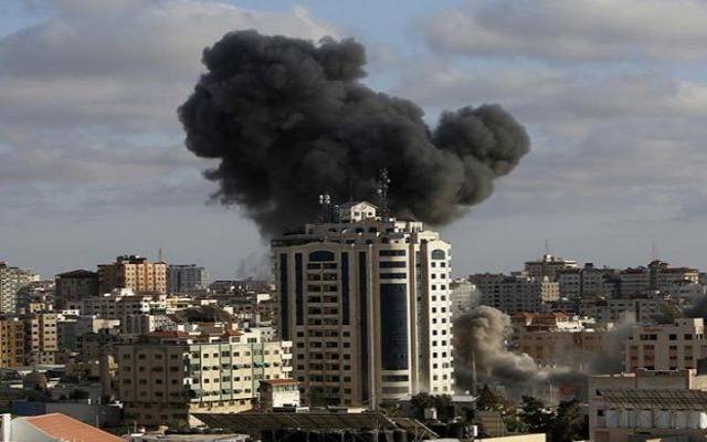 غزہ پر اسرائیل کی بمباری جاری۔ اسلامی یونیورسٹی کی عمارت تباہ۔ شہادتیں 210 سے متجاوز