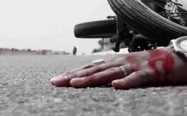 کراچی:گاڑی اور موٹر سائیکل  میں تصادم۔ 3سالہ بچہ جاں بحق