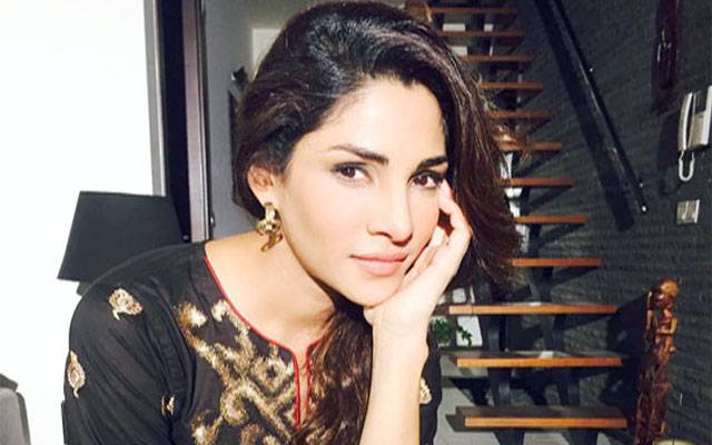 صارف کا  تبصرہ : ژالے سرحدی نے تھپڑ مارنے کی دھمکی دیدی