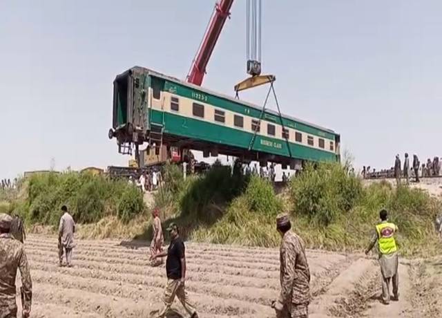 ڈہرکی:دو مسافر ٹرینوں میں تصادم۔53مسافر جاں بحق۔ 70 سے زائد زخمی