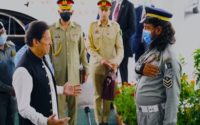 وزیراعظم کی زخمی ہونے کے باوجود ڈیوٹی کرنےوالے ہیڈکانسٹیبل سے ملاقات، انعام کا اعلان 
