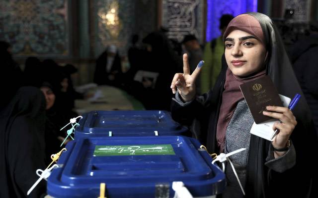 ایران میں کل صدارتی انتخابات ۔۔خامنہ ای کا بھر پور حصہ لینے پر زور