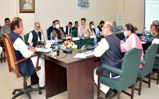 بلاول سیلفیاں بنوانے میں مصروف۔۔ سکولوں میں کتے گھوم رہےہوتے ہیں۔۔شبلی فراز
