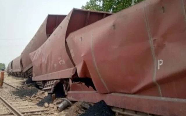 ایک اورٹرین حادثہ۔۔۔6 بوگیا ں الٹ گئیں۔۔ پاک ایران ریل سروس معطل 