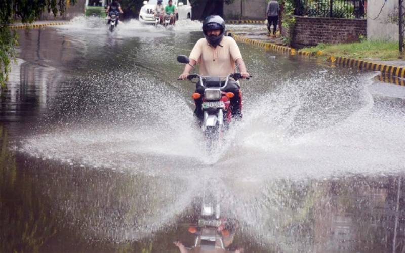 گرمی کے ستائے لو گوں کیلئے اچھی خبر۔۔محکمہ موسمیات نے مون سون بارشوں کی پیش گوئی کردی