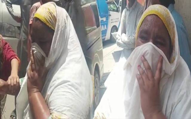  لاہور دھماکہ۔۔ بیٹی نہیں مل رہی۔۔ماں کا رو روکر برا حال