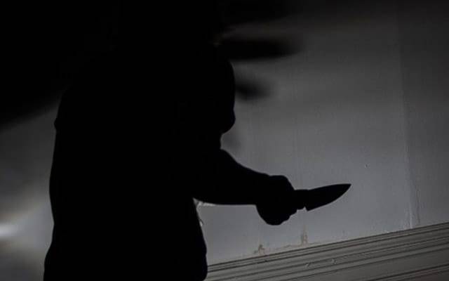 والدین سے شکایت کیوں کی؟ طالبہ نے پرنسپل کو تیز دھار آلے سے زخمی کردیا