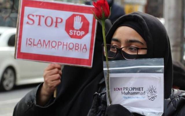 کینیڈامیں چاقو بردار شخص کادومسلم خواتین پر حملہ۔۔بے حجاب کر دیا