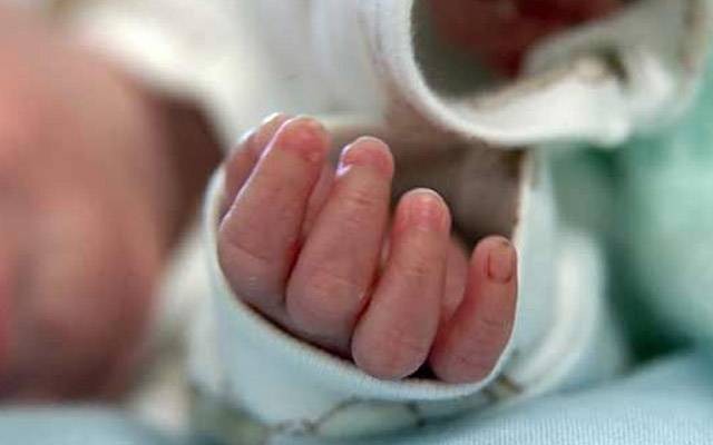 میاں بیوی کی لڑائی کی سزا کمسن بچے کو ملی
