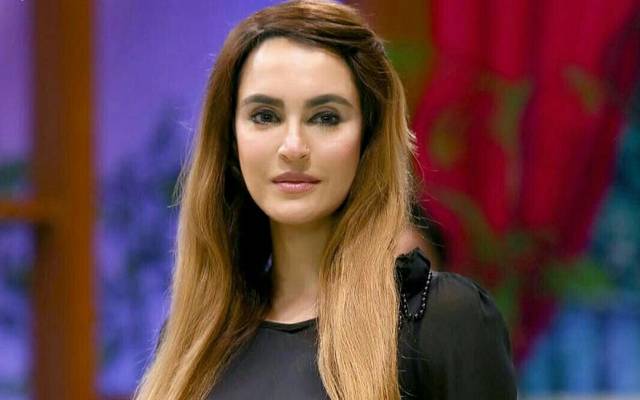 ماڈل اور اداکارہ نادیہ حسین کی اپنی نوکرانی کو ”ڈانٹنے “کی ویڈیو منظر عام پر آگئی 