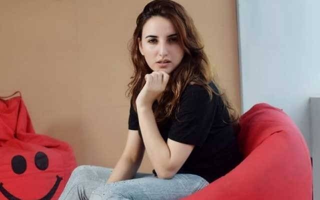 آپ کتنے غلیظ انسان ہیں۔۔۔حریم شاہ کی سیاسی شخصیات کو بھانڈا پھوڑنے کی دھمکی
