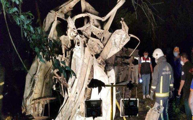 ترکی میں پاکستانیوں کولے جانیوالی بس کو خوفناک حادثہ