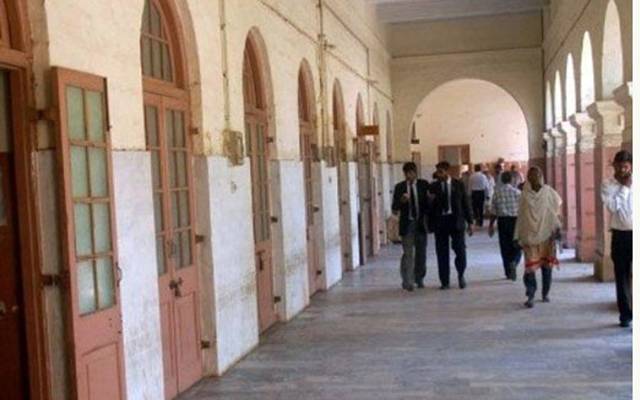  بارش سے احتساب عدالتوں کی چھتیں ٹپکنے لگیں