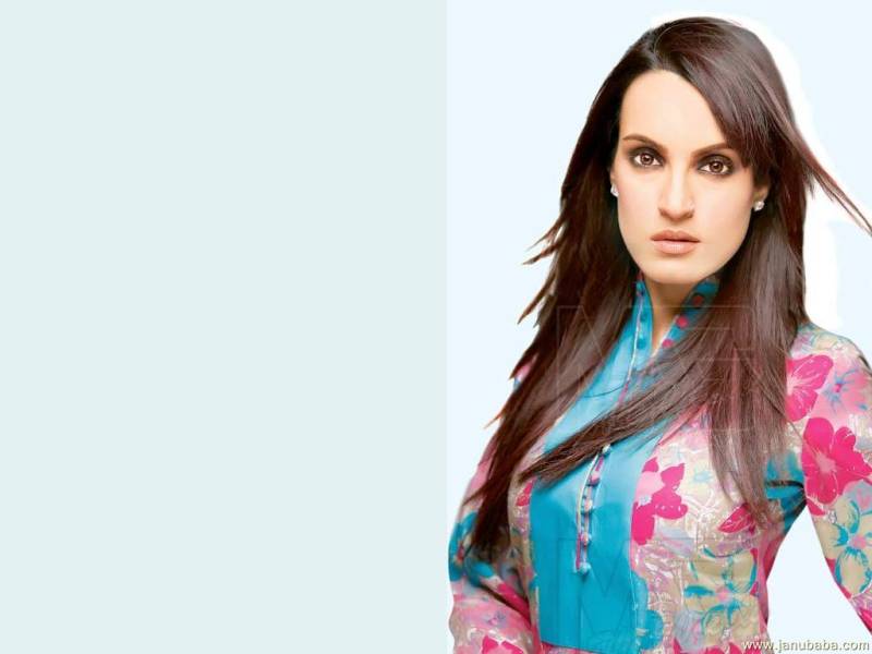 معروف  ماڈل نادیہ حسین کی اپنی بیٹیوں کے ساتھ ڈانس کی ویڈیو انسٹاگرام پر شیئر 