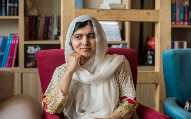 قومی ہیروز کیساتھ ملالہ یوسفزئی کی تصویر شائع کرنے پر آکسفورڈ یونیورسٹی کی کتابیں ضبط