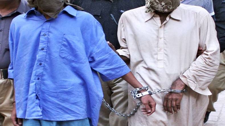 اسلام آباد:2 ڈکیت گرفتار ،2 کروڑ  کا لوٹا سامان برآمد
