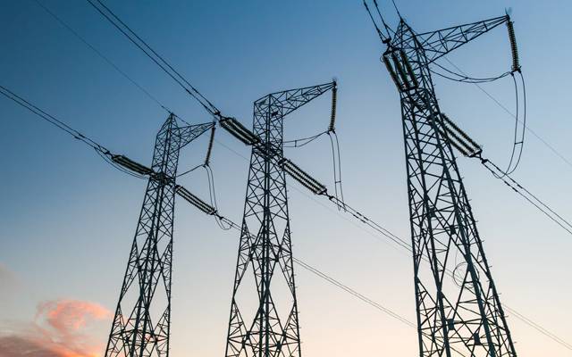 عوام پر بجلی کا میگابم گرانے کی تیاریاں، تقسیم کار کمپنیوں کی 31 روپے 31 پیسے یونٹ تک اضافے کی سفارش