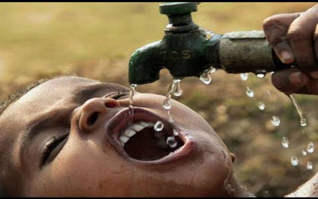 شہر قائد میں4 دن سے پانی کا  بحران۔۔عوام پریشان