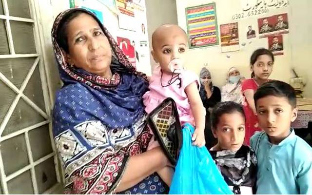 بیٹا بھی عید کی خوشیاں منائے ..بوڑھی ماں نئے کپڑے  لیکر  عدالت پہنچ گئی 